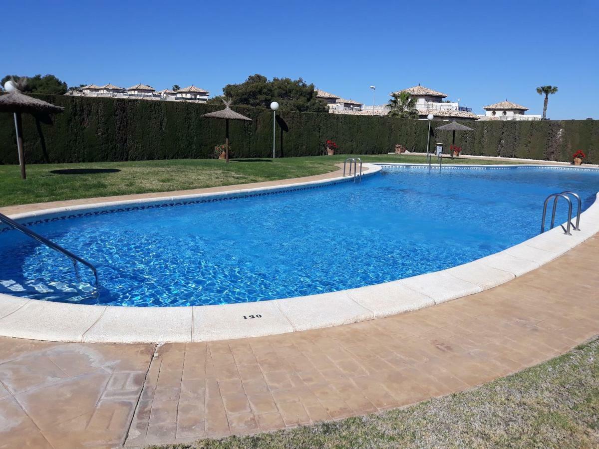 Fabulous Detached Large Villa 5 Bedrooms 3 Bathrooms Backing Onto Villamartin Golf Course Exterior photo